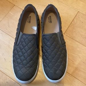 Mossimo Women’s slip on sneakers, olive green quilted textile, Size 9.5
